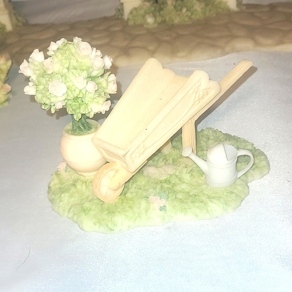 6 Piece Porcelain Garden of Angels Gate Flowers Arches Roses Shrubs Display Set - Picture 8 of 9